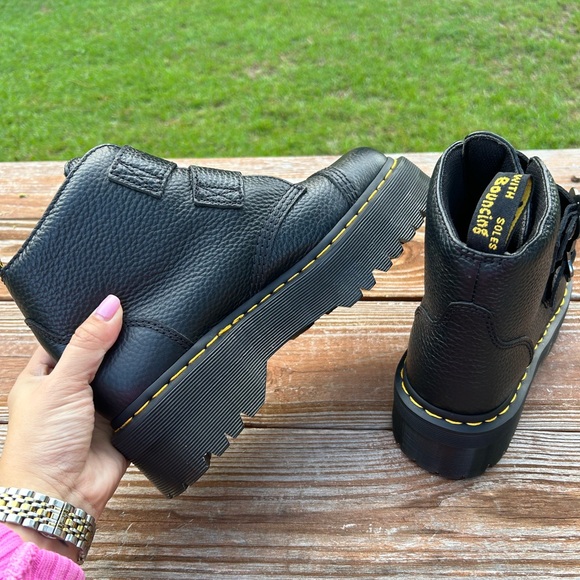 Dr. Martens Devon Flower Black Milled Nappa Boots Women Size 8 - Picture 4 of 9